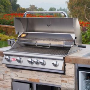 Bull-BBQ-Brahma-38-Inch-5-Burner-Built-In-Natural-Gas-Grill-with-Rear-Infrared-Burner-57569-Lifestyle-2(500)